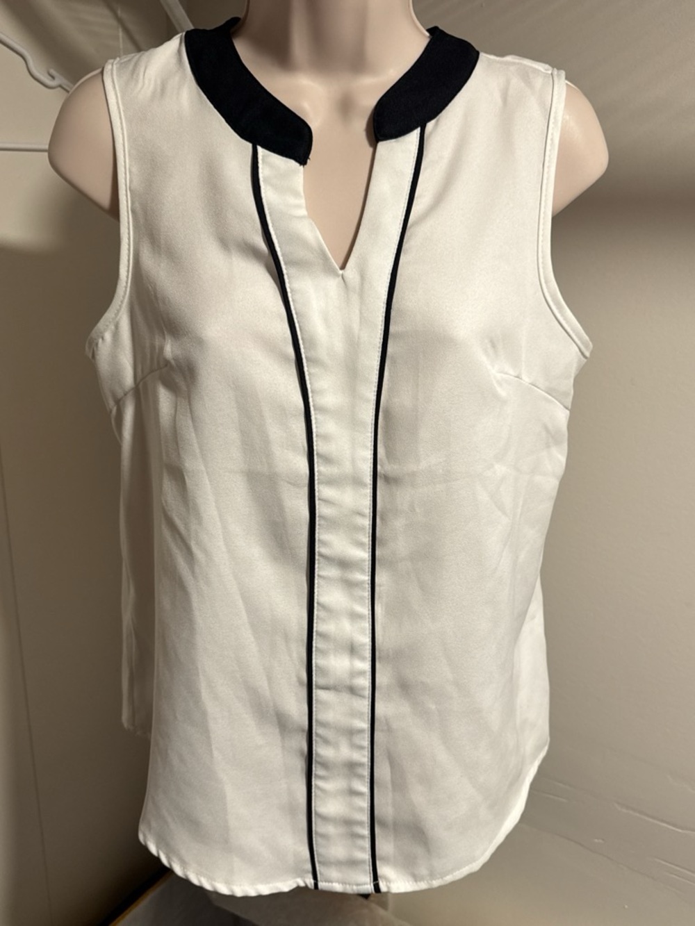 SHEIN White Sleeveless V-Notch Top with Black Collar & Trim